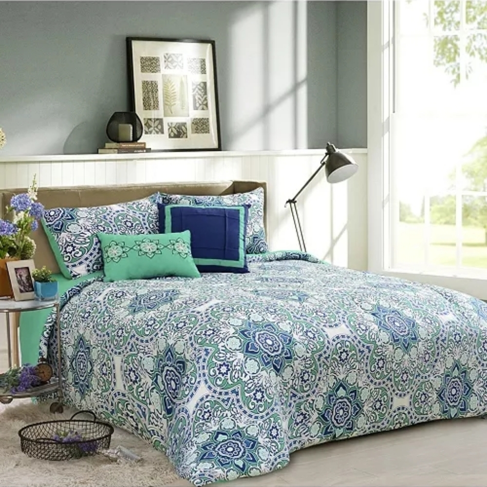 Luxurious Teal/Green and Navy Medallion Comforter Set, Queen / Full. 100% Cotton